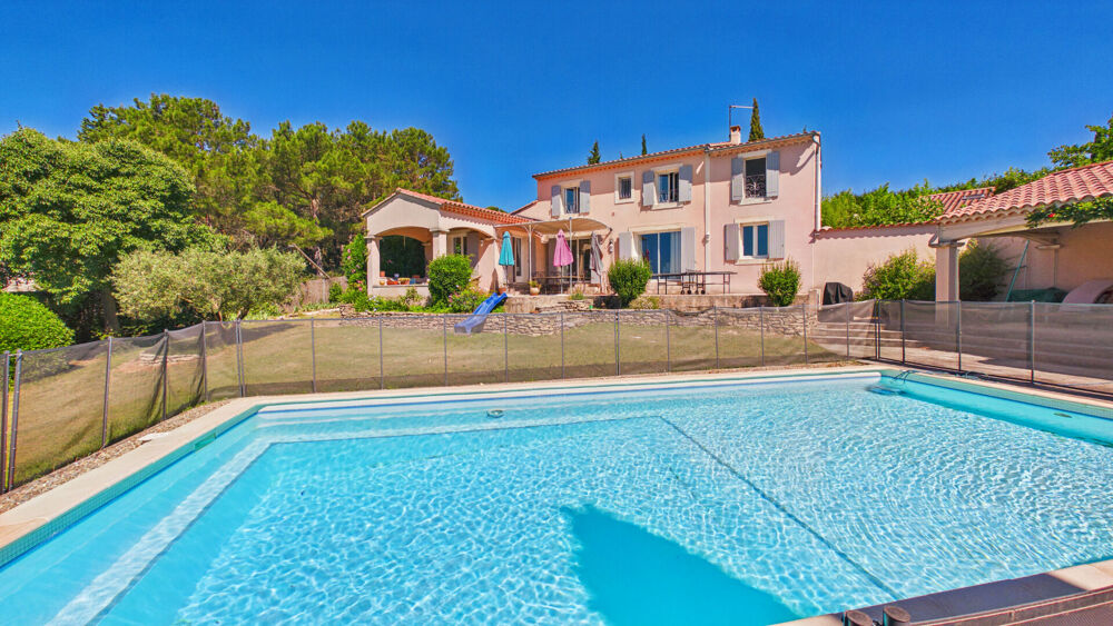 Secteur Saint-Rémy-de-Provence Villa familiale avec piscine, studio indépendant et vue Alpilles