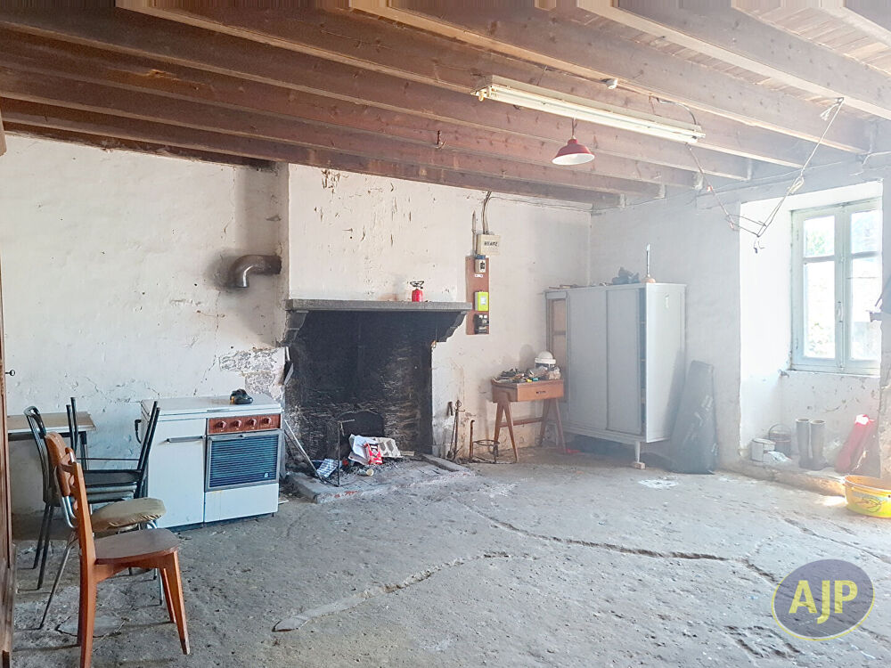 Maison + bâtisse en pierre à rénover