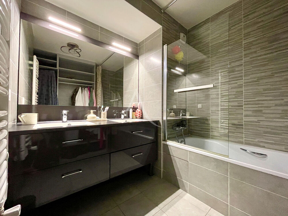 Vente Appartement Appartement Charenton Le Pont 4 pièce(s) 75.6 m2 avec pkg Charenton le pont