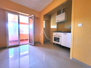  Immeuble à vendre 9 pièces 250 m²