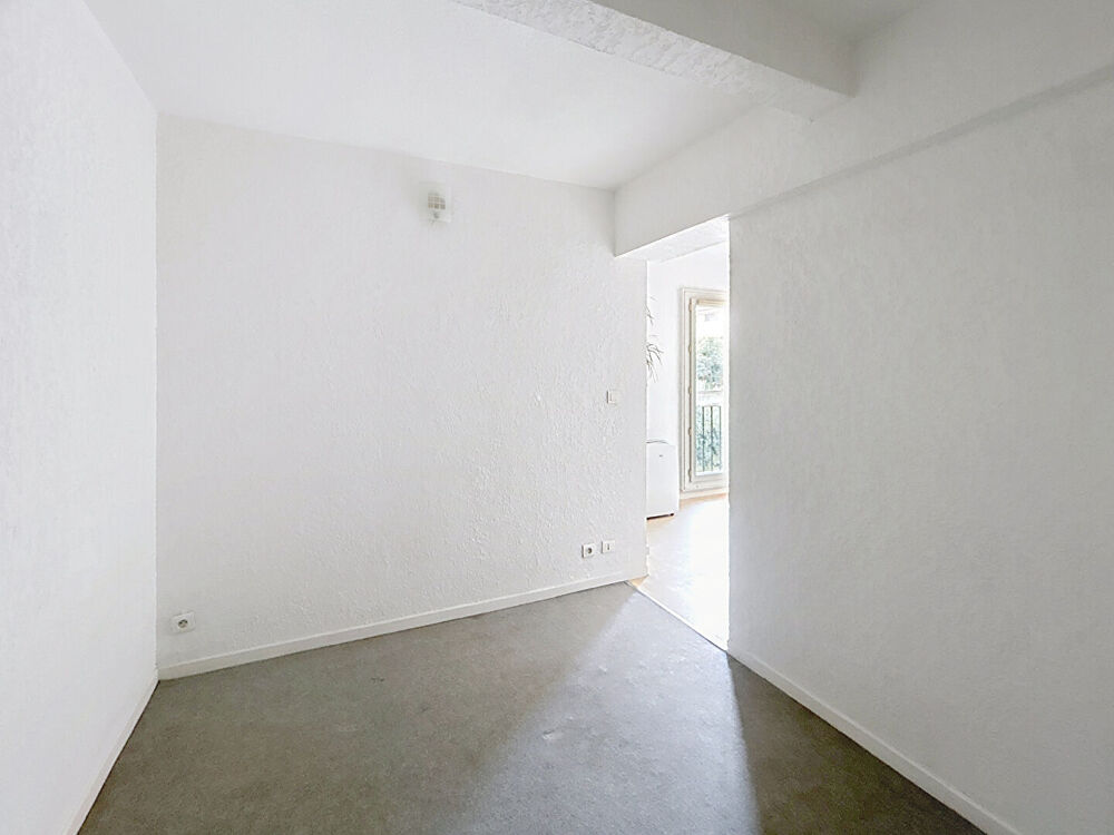 SALON DE PCE, APPARTEMENT T1