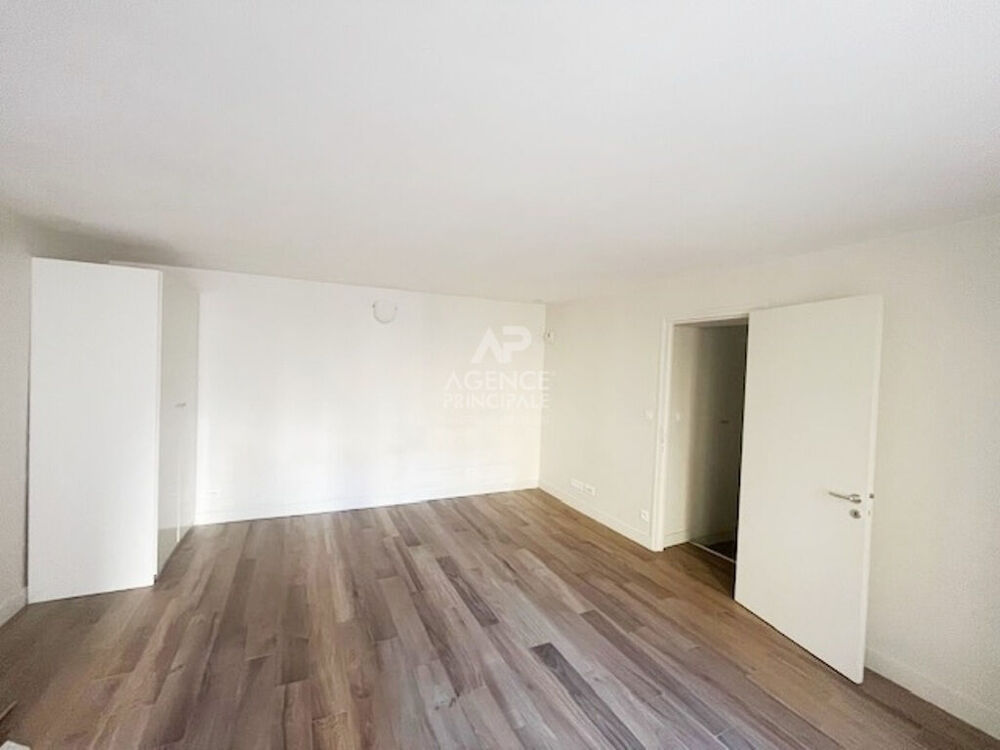 Vente Appartement Versailles Notre-Dame Studio. 32.58 m² carrez situé au RDC avec cave Versailles