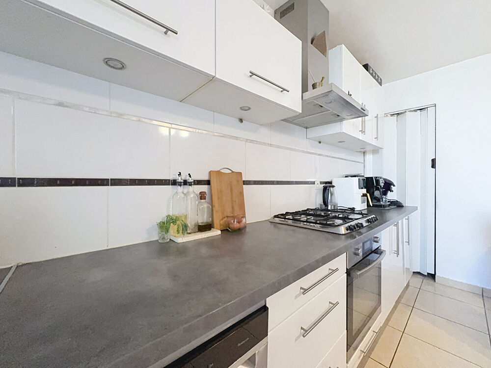 Vente Maison Maison Le Pontet T3 de 87 m2  combles aménagées, cour et atelier Le pontet