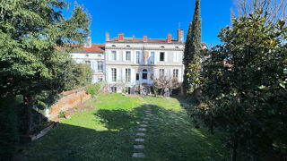  Immeuble à vendre 15 + pièces 758 m²