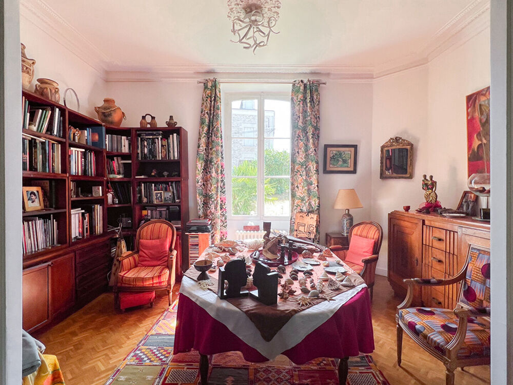 Vente Maison A vendre - Maison de Maître de 270 m² avec terrain de 1000 m² - jardin, cave et stationnements 