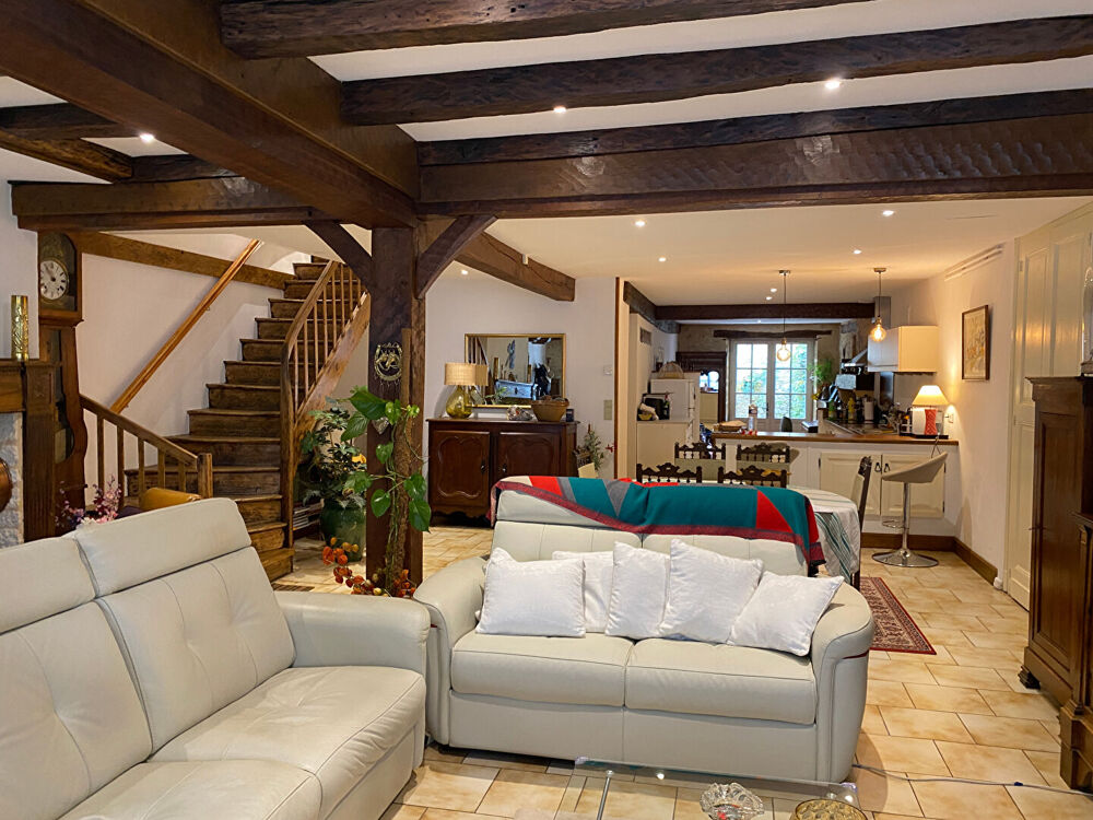 Maison Monpazier 7 pièce(s) 210 m2 avec Grange et Cour pavée fleurie