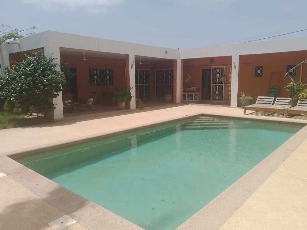 Location Maison LOCATION ANNUELLE BELLE VILLA DE 4 CHAMBRES PROCHE DU ROND POINT DE NGAPAROU  A 200 M  A PIEDS DE L'ECOLE  EBA Ngaparou (Senegal)