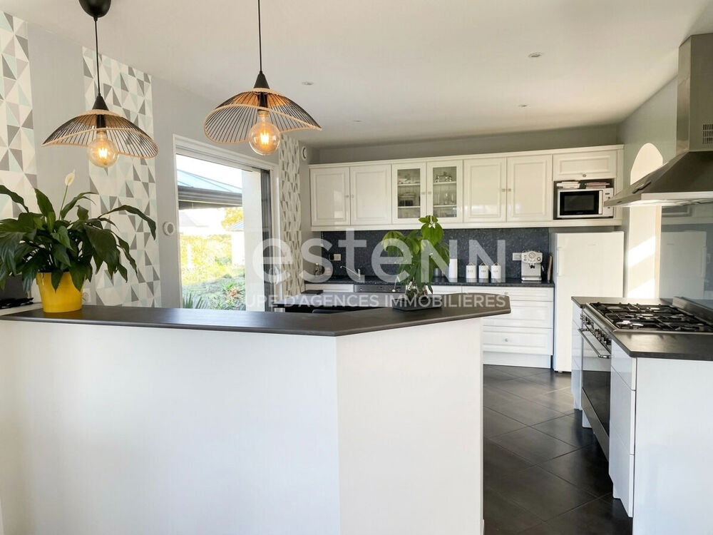 Maison d'architecte - 180 m² - Centre bourg de Berric