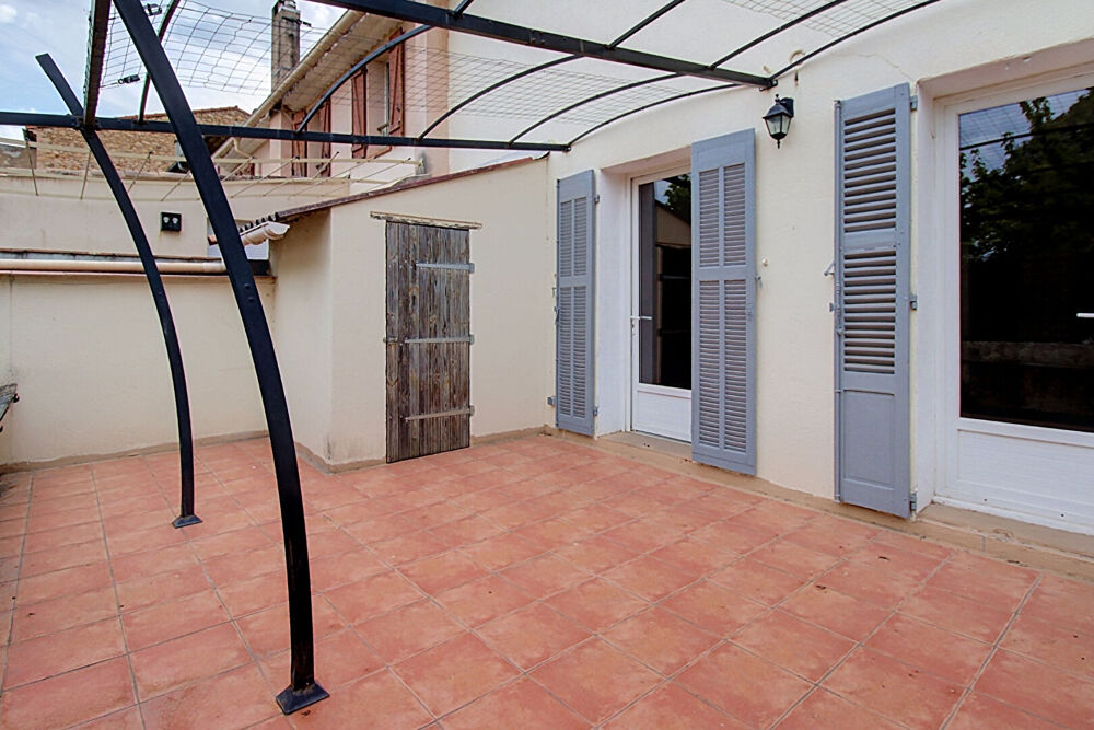 Vente Appartement A VENDRE EN EXCLUSIVITÉ - Appartement T3 d'environ 60m2 avec terrasse et combles aménageables - Centre-ville Vidauban