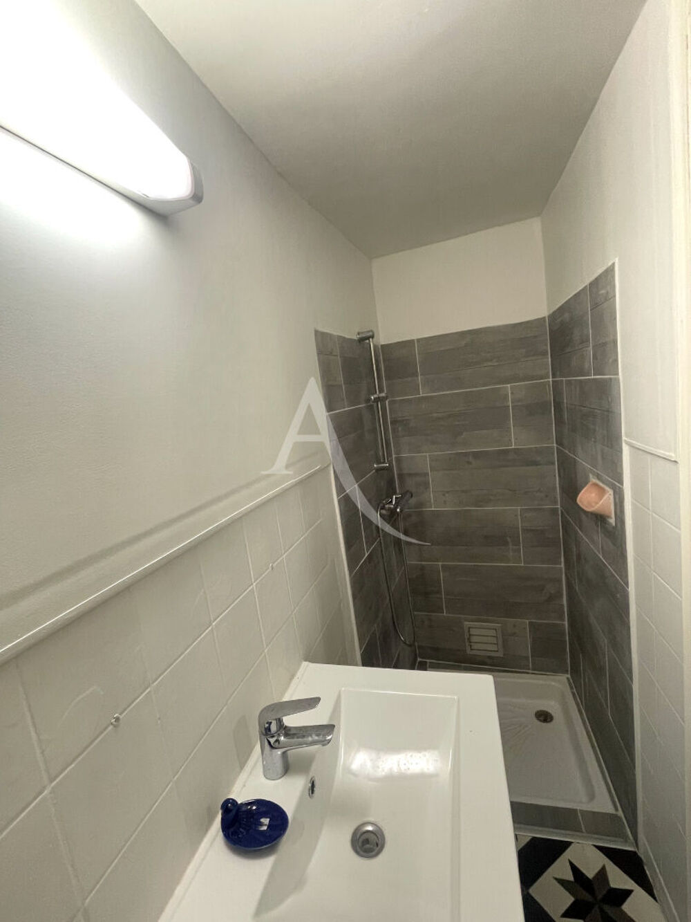 Location Appartement RUE SAINT LAZARE - STUDIO MEUBLE - DISPONIBLE DE SUITE - TOUTES CHARGES COMPRISES Angers