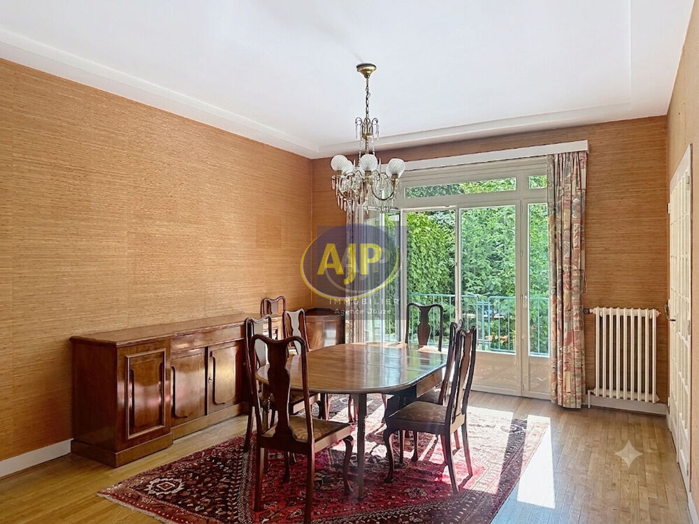 Maison 8 pièce(s) 216 m2