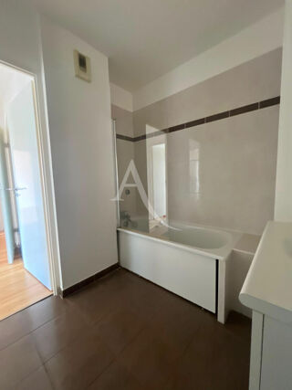  Appartement à louer 3 pièces 56 m²