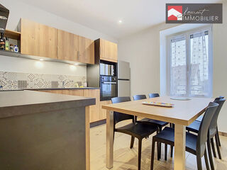  Appartement à louer 3 pièces 108 m²