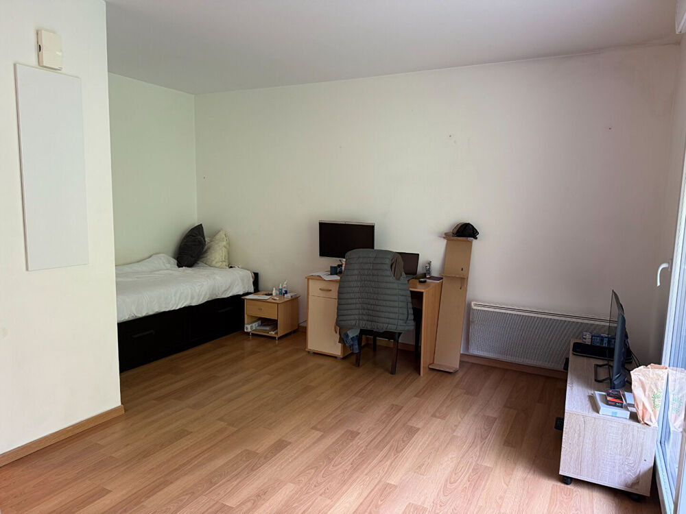 Studio avec balcon et place de parking