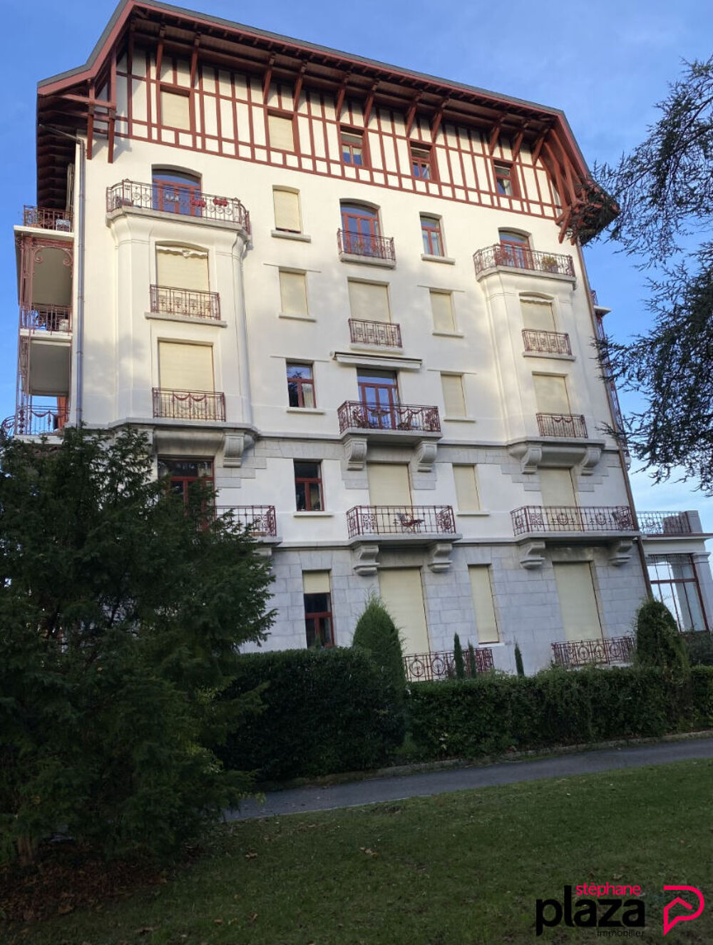 Vente Appartement Divonne-les-Bains - Appartement de 200 m² - 6 pièces + studio 36 m² Divonne les bains