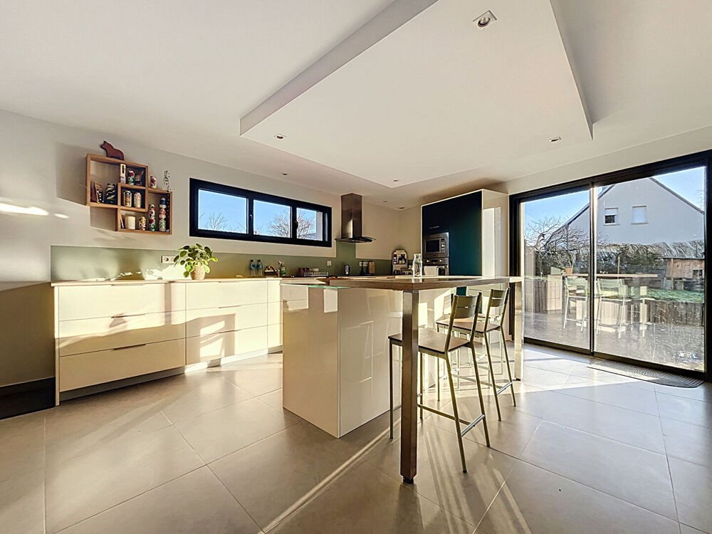 Vente Maison A vendre - Maison non mitoyenne de 218 m², 4 chambres, avec jardin (terrain de 850 m²) et garage 
