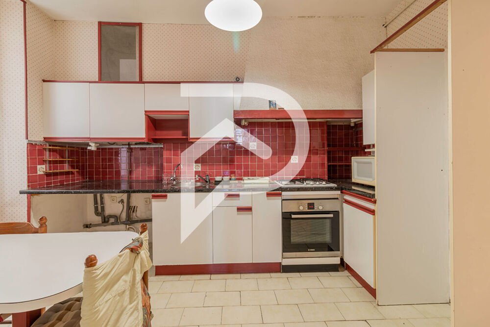 Vente Appartement A saisir grand T3 de 75m2 dans bel immeuble ancien. Marseille 2