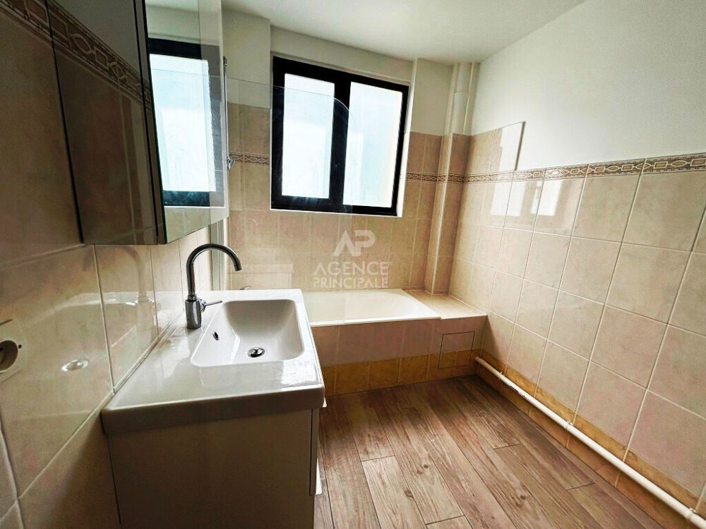 Vente Appartement Versailles Clagny Appartement 4 pièces 87 m² carrez avec balcon, cave et parking au dernier étage avec ascenseur Versailles