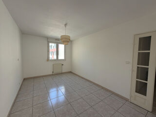  Appartement à louer 3 pièces 96 m²