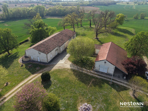   A Vendre Maison en pierre de plain-pied de 142 m� avec 305 m� de d�pendances � la campagne Maison - 7 pi�ce(s) - 142 m�