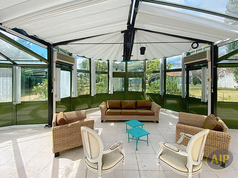 Vente Villa Ensemble immobilier de caractère au coeur d'un port de pêche typique du Médoc! Saint christoly medoc