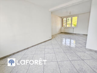  Appartement à louer 4 pièces 64 m²