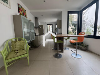  Immeuble � vendre 11 pi�ces 312 m�