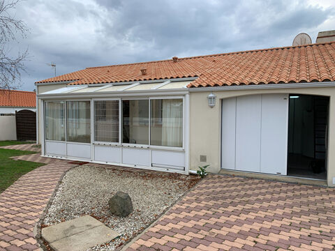   A LOUER MAISON MEUBLEE 3 CHAMBRES A GIVRAND (85800) Maison - 4 pice(s) - 84 m