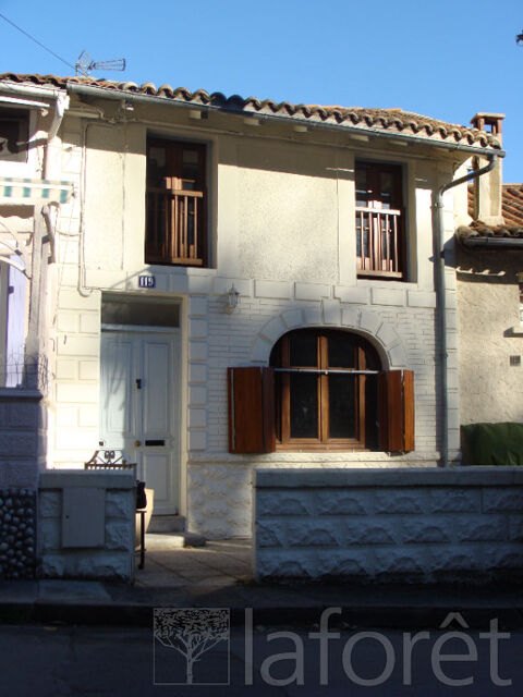 Maison  5 pièces 107 m2 sur 2 niveaux, cour, centre ville Nontron 650 Nontron (24300)