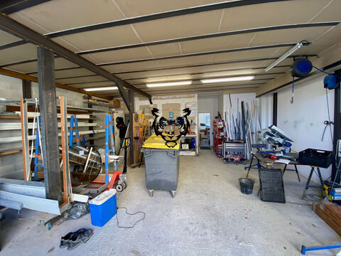 ROQUEBRUNE : LOCAL D'ACTIVITE + APPARTEMENT 499000 83520 Roquebrune sur argens