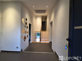  Maison à louer 7 pièces 111 m²