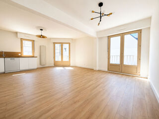 Vente Appartement A vendre - Appartement T3 de 69 m² refait à neuf avec cave et ascenseur, possible stationnement 