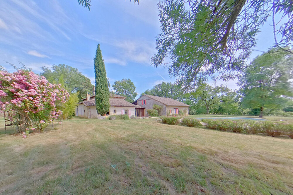 A 5 min de Caussade, ensemble immobilier en pierre. Charme, volumes et fort potentiel