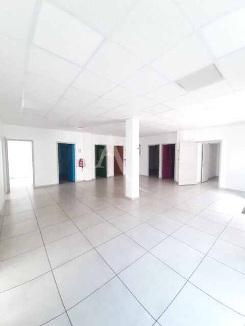   Local d'activité  150 m2 - 9 bureaux + 1 grande salle principale A SAISIR !!!!!! 
