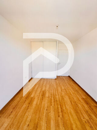  Appartement à louer 4 pièces 88 m² Reims