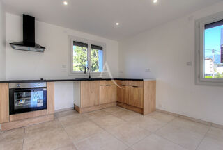 Vente Appartement Appartement  4 pièces 74 m2 avec garage, place de parking et jardin La ravoire