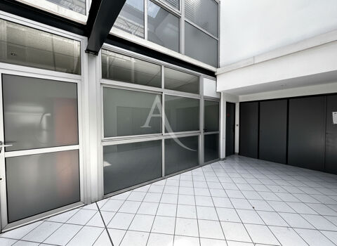   LOUE LOCAL DE 33 M² PROFESSIONNEL COMMERCIAL OU BUREAU MAS GUERIDO 