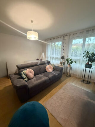  Appartement à louer 3 pièces 76 m²