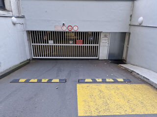  Parking / Garage à louer 