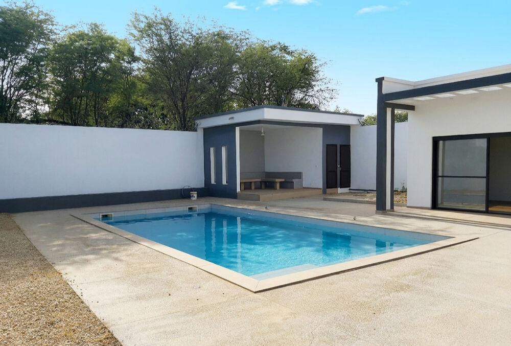Vente Maison EN EXCLUSIVITE CHEZ SELECTION SENEGAL MAISON CONTEMPORAINE AVEC PISCINE SUR 683m2 DE TERRAIN SITUEE DANS UNE PETITE RESIDENCE PR Ngaparou (Senegal)