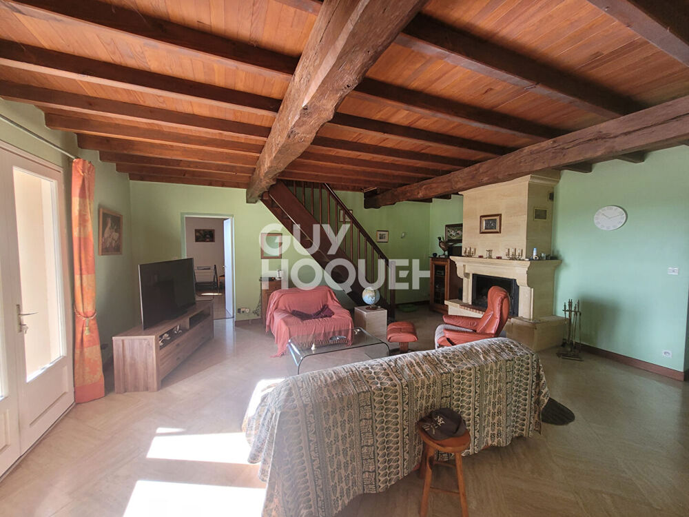 À Savenès _ Une propriété familiale avec dépendances, piscine et grand terrain arboré.
