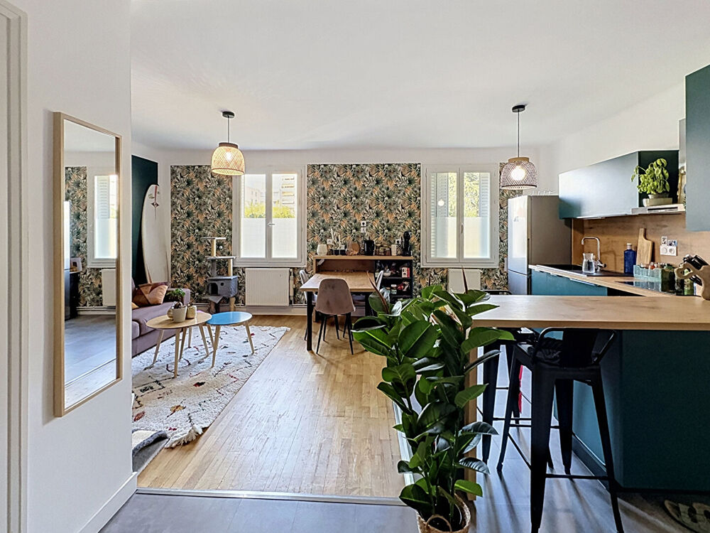 Vente Appartement Appartement LYON 8, T2 traversant en très bon état entièrement au calme avec garage et cave Lyon 8