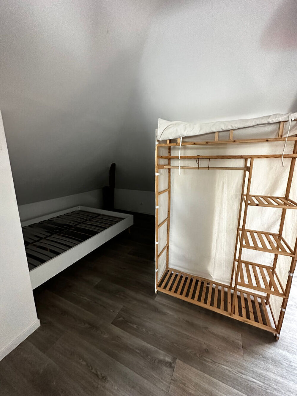 Votre agence l'adresse vous propose cet agréable studio meublé secteur GRAVILLE