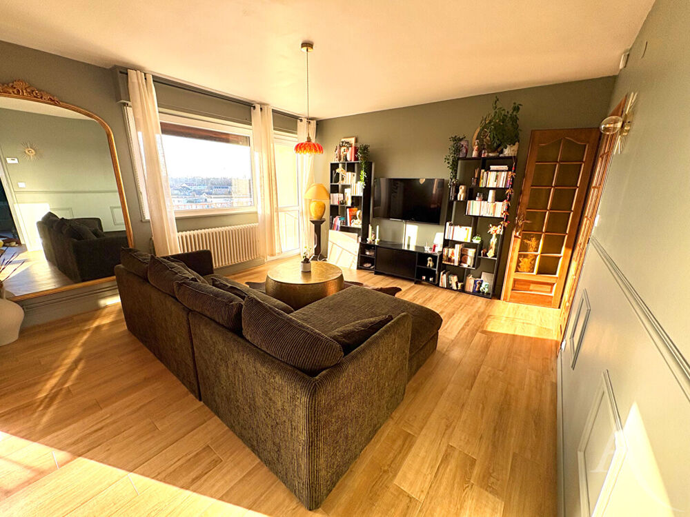 F5 DEVANT-LES-PONTS avec balcon et garage