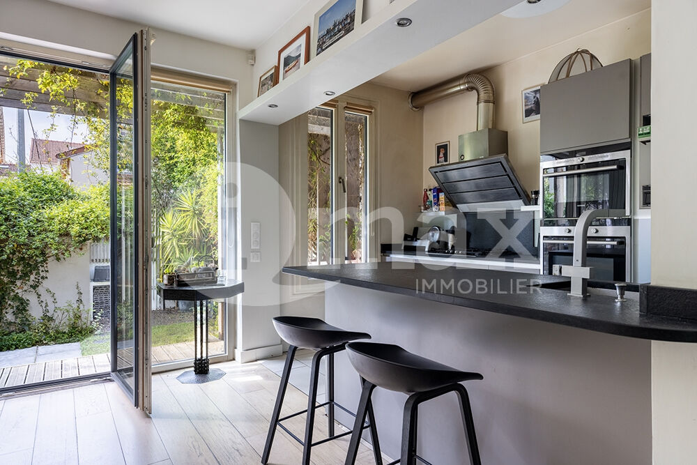 Vente Maison COURBEVOIE GARE - MAISON 6 PIECES 150 m² + JARDIN - 1 190 000  FAI Courbevoie