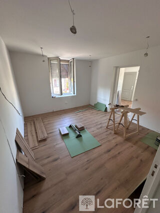  Immeuble à vendre 10 pièces 215 m²