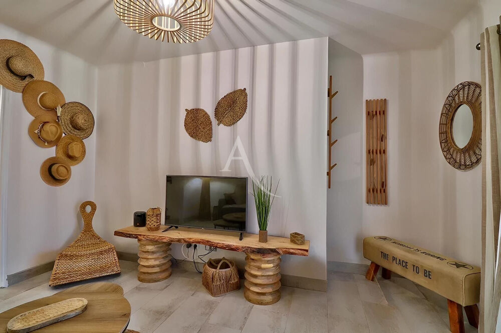 PROPRIETE DE 164.92 M2 AVEC TERRASSE JARDIN PARKING A GREOUX LES BAINS