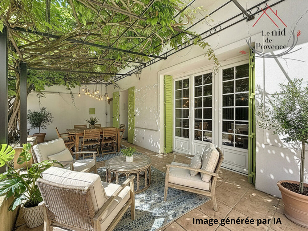 Maison de ville lumineuse avec jardin dans le centre ville d'Orange