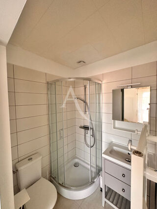  Appartement à louer 4 pièces 77 m²