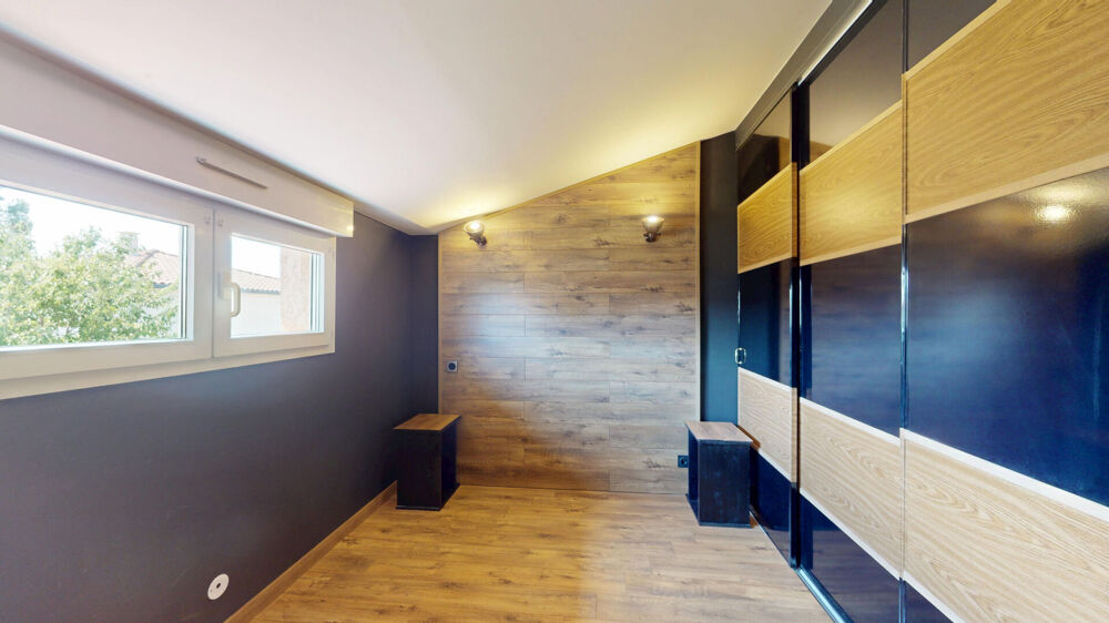 Maison T2 bis rénovée avec goût, jardinet, garage et buanderie